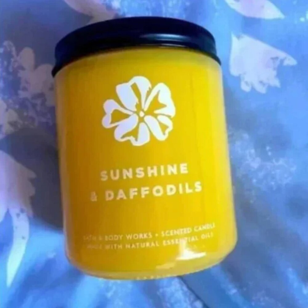 NWT Sunshine and Daffodils Single wick candle - Picture 1 of 3